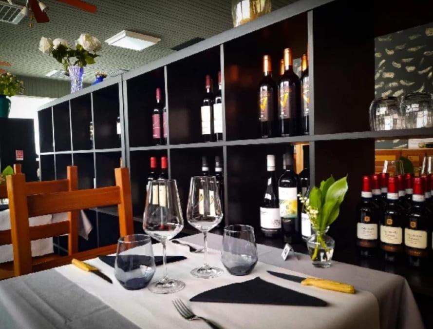Ristorante Pizzeria Al Posta, Con Alogio Hotel Malvaglia ภายนอก รูปภาพ